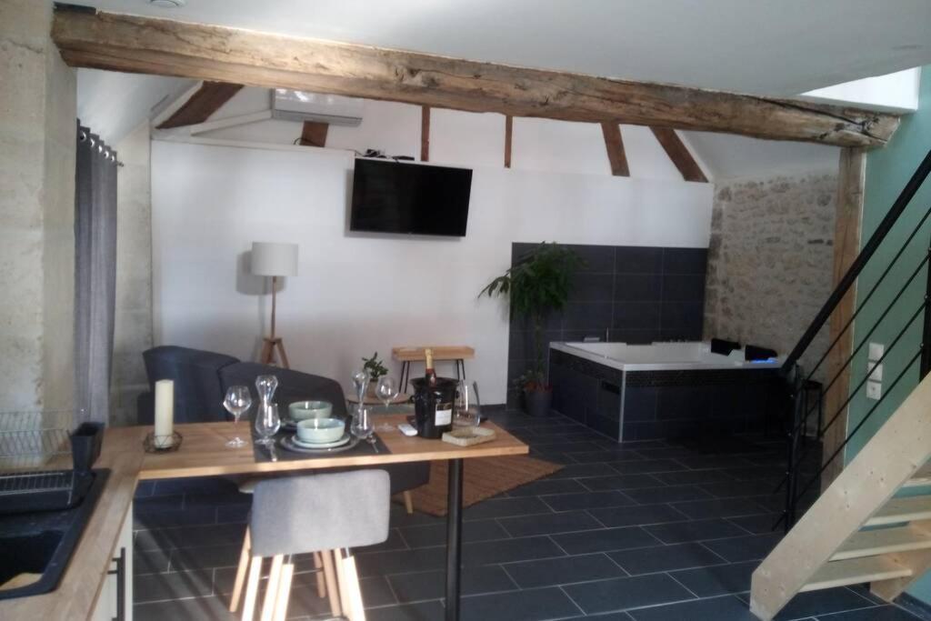 Maison Privative, Cocooning, Zen , Avec Jacuzzi Mont-Notre-Dame エクステリア 写真