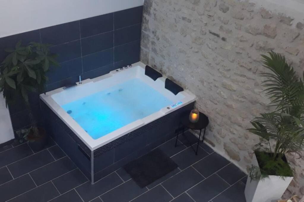 Maison Privative, Cocooning, Zen , Avec Jacuzzi Mont-Notre-Dame エクステリア 写真