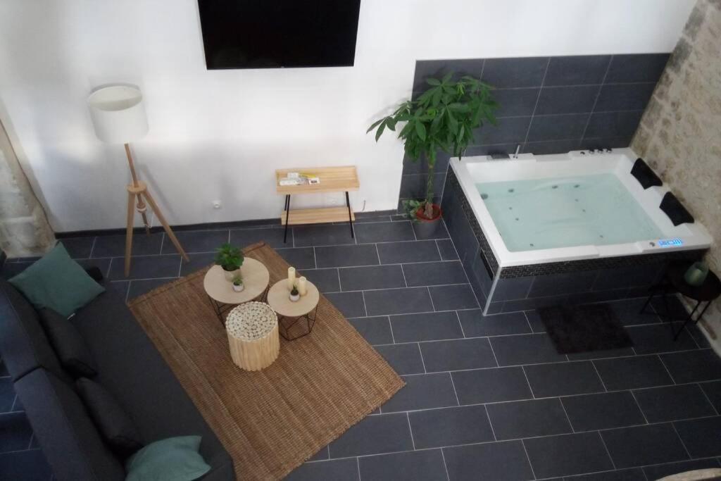 Maison Privative, Cocooning, Zen , Avec Jacuzzi Mont-Notre-Dame エクステリア 写真